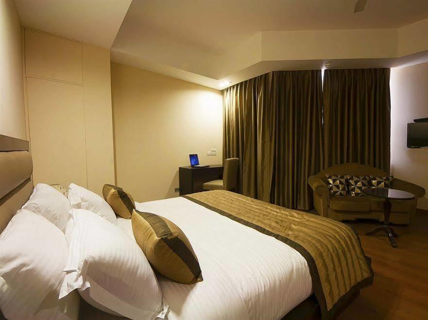Hotel Aura @Airport Nueva Delhi Exterior foto